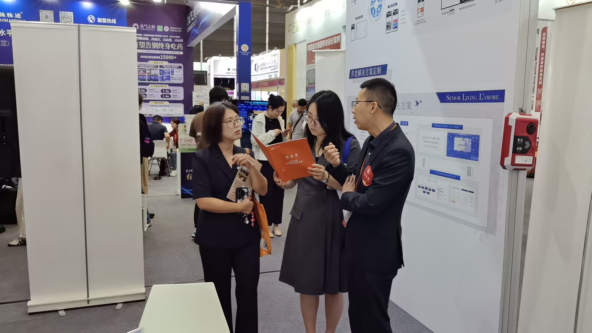 北京悅享數字&椿萱茂聯袂亮相上海老博會,自研養老平臺和解決方案獲廣泛認可(圖9) 微信圖片_2025-06-16_135448_838.jpg