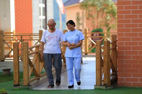 余慶:探索醫養融合 唱響最美“夕陽紅”(圖3) 余慶:探索醫養融合 唱響最美“夕陽紅”(圖3)